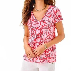 NWT Lilly Pulitzer Meredith V-Neck Tee. Size: L Color: Cane Coral Crab Collab